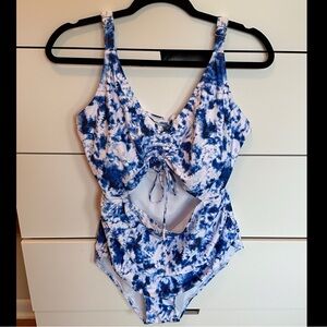NWT Women’s One-Piece Swimsuit Size 18